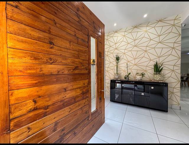 8 BEDROOM HOUSE FOR SALE IN KENSINGTON